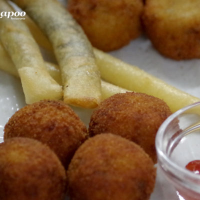 Croquetas y palitos de morcilla