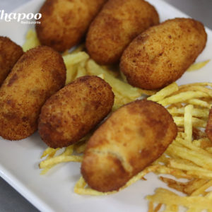 Croquetas caseras con patatas paja