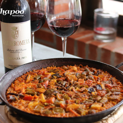 Paella con Verduras acompañada con Vino Mataromera